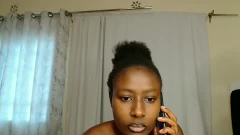 Snapshot of disah_002 chatting on 11/22/25, 10:47 disah_002 online show from 11/22/25, 10:47