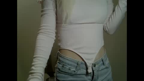 DitaMilton online show from 02/01/25, 02:34