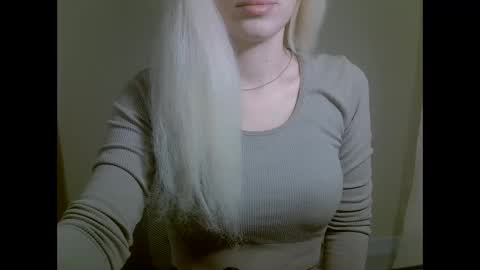 DitaMilton online show from 09/30/25, 07:52