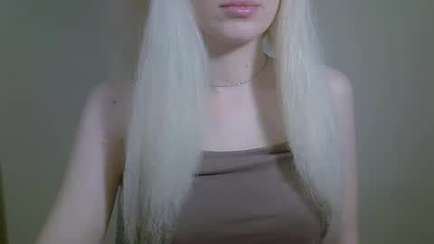 DitaMilton online show from 10/30/25, 08:42