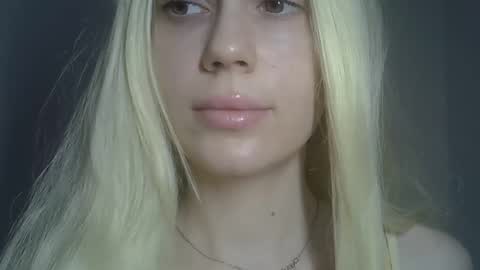 DitaReVirax online show from 04/03/26, 12:03