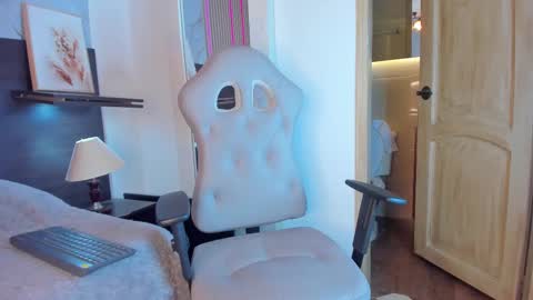 Snapshot of diva_kma chatting on 02/18/25, 06:37 Alejandra online show from 02/18/25, 06:37