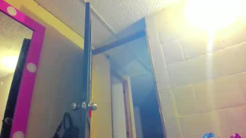 Mia Alejandra online show from 12/04/25, 08:56