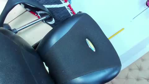 Snapshot of divaxxx4 chatting on 02/19/25, 12:00 divaxxx4 online show from 02/19/25, 12:00