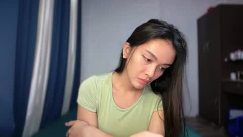 Snapshot of divina_graciaxx chatting on 07/17/26, 02:29 DIVINA online show from 07/17/26, 02:29