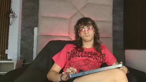 Snapshot of divine____ chatting on 07/13/26, 07:38 DIVINE online show from 07/13/26, 07:38