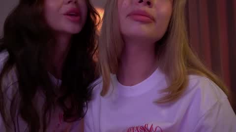 Snapshot of divine_lights chatting on 12/24/24, 03:27 Eva and Lucia online show from 12/24/24, 03:27