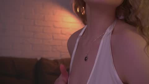 Snapshot of divine_lights chatting on 02/08/25, 09:36 Eva and Lucia online show from 02/08/25, 09:36