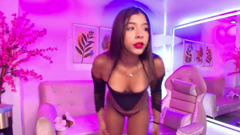 Snapshot of divinee_cloe chatting on 01/15/26, 11:04 Cloe online show from 01/15/26, 11:04