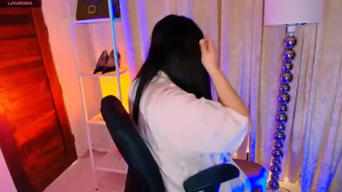 Snapshot of divorced_ms_valeria chatting on 02/23/26, 07:17 Vally online show from 02/23/26, 07:17