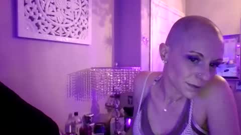 Snapshot of dixieglam chatting on 11/26/25, 09:54 dixieglam online show from 11/26/25, 09:54