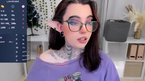 Snapshot of dixipixi_ chatting on 12/19/24, 10:24 dixipixi_ online show from 12/19/24, 10:24