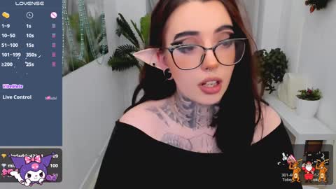 Snapshot of dixipixi_ chatting on 12/28/24, 11:52 dixipixi_ online show from 12/28/24, 11:52