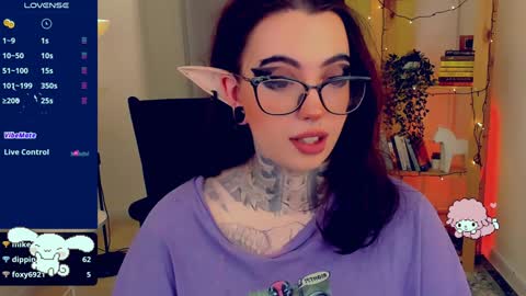 dixipixi_ online show from 01/05/25, 08:43