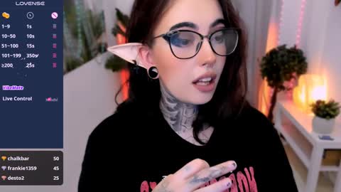 Snapshot of dixipixi_ chatting on 01/09/25, 01:35 dixipixi_ online show from 01/09/25, 01:35