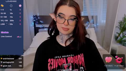 Snapshot of dixipixi_ chatting on 01/11/25, 11:45 dixipixi_ online show from 01/11/25, 11:45