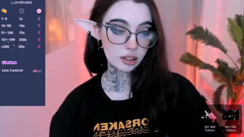 Snapshot of dixipixi_ chatting on 01/23/25, 10:22 dixipixi_ online show from 01/23/25, 10:22