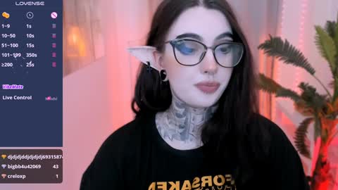 Snapshot of dixipixi_ chatting on 01/23/25, 01:24 dixipixi_ online show from 01/23/25, 01:24