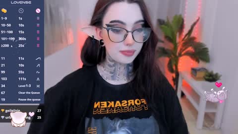 dixipixi_ online show from 01/31/25, 09:59