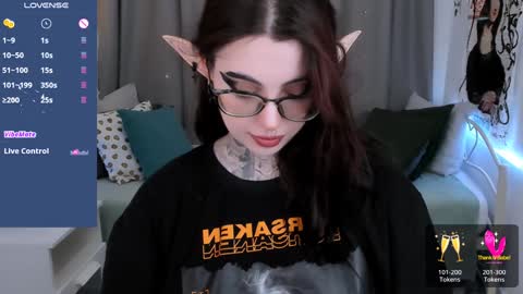 dixipixi_ online show from 02/01/25, 05:49