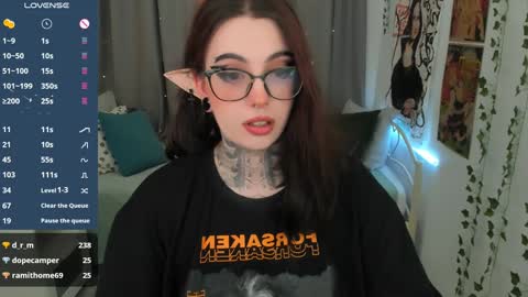 dixipixi_ online show from 02/02/25, 08:35