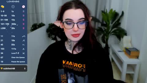 Snapshot of dixipixi_ chatting on 02/06/25, 01:43 dixipixi_ online show from 02/06/25, 01:43