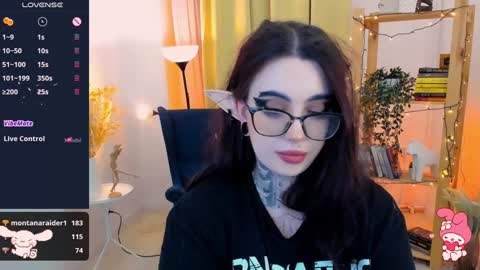 Snapshot of dixipixi_ chatting on 02/08/25, 10:18 dixipixi_ online show from 02/08/25, 10:18