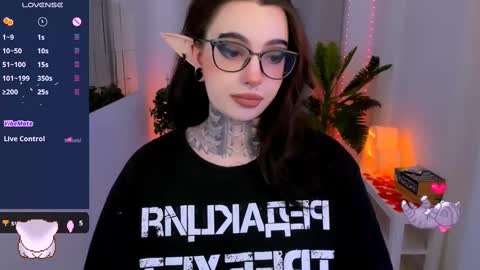 Snapshot of dixipixi_ chatting on 02/15/25, 05:51 dixipixi_ online show from 02/15/25, 05:51