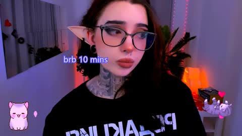 Snapshot of dixipixi_ chatting on 02/15/25, 12:01 dixipixi_ online show from 02/15/25, 12:01