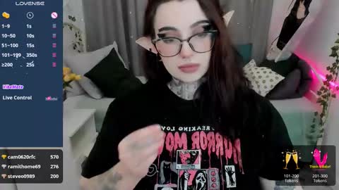 Snapshot of dixipixi_ chatting on 02/21/25, 11:55 dixipixi_ online show from 02/21/25, 11:55