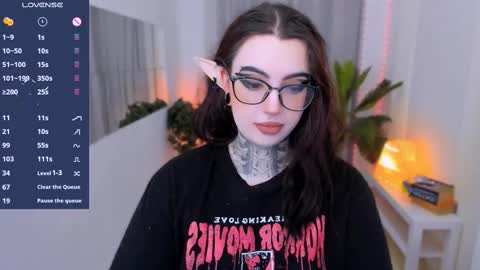 Snapshot of dixipixi_ chatting on 02/23/25, 05:45 dixipixi_ online show from 02/23/25, 05:45