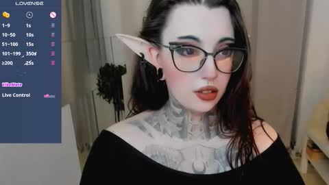 Snapshot of dixipixi_ chatting on 09/13/25, 05:40 dixipixi_ online show from 09/13/25, 05:40