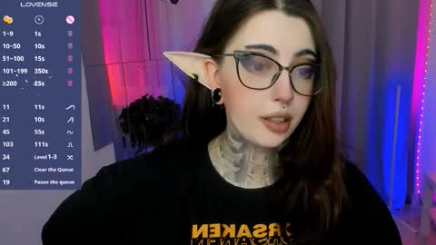 Snapshot of dixipixi_ chatting on 09/19/25, 05:42 dixipixi_ online show from 09/19/25, 05:42