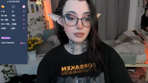 Snapshot of dixipixi_ chatting on 09/21/25, 05:31 dixipixi_ online show from 09/21/25, 05:31