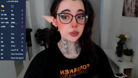 dixipixi_ online show from 10/12/25, 05:50