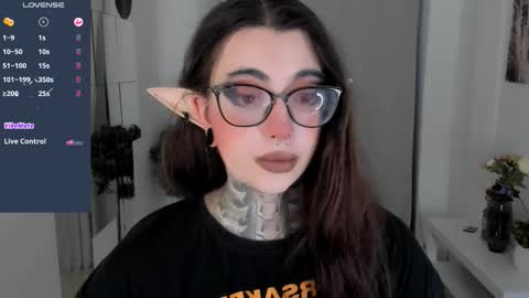 Snapshot of dixipixi_ chatting on 10/18/25, 06:26 dixipixi_ online show from 10/18/25, 06:26