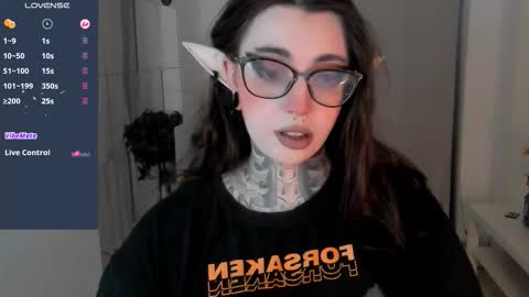 Snapshot of dixipixi_ chatting on 10/19/25, 05:41 dixipixi_ online show from 10/19/25, 05:41