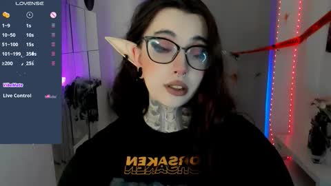 Snapshot of dixipixi_ chatting on 10/24/25, 05:59 dixipixi_ online show from 10/24/25, 05:59