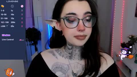 Snapshot of dixipixi_ chatting on 11/08/25, 06:02 dixipixi_ online show from 11/08/25, 06:02