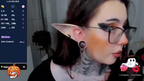 Snapshot of dixipixi_ chatting on 11/14/25, 05:50 dixipixi_ online show from 11/14/25, 05:50