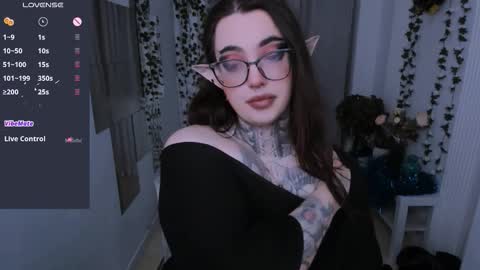 dixipixi_ online show from 01/11/26, 05:45