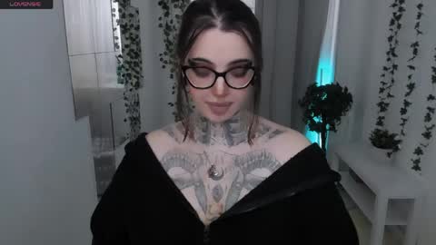 dixipixi_ online show from 04/17/26, 07:00