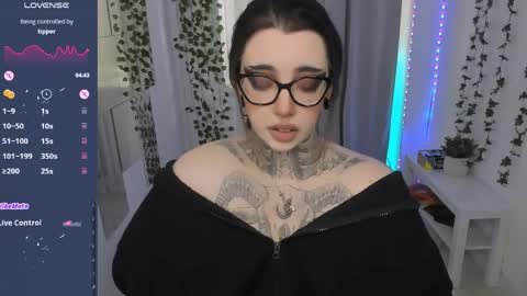 dixipixi_ online show from 05/15/26, 05:47
