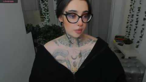 dixipixi_ online show from 05/24/26, 05:34