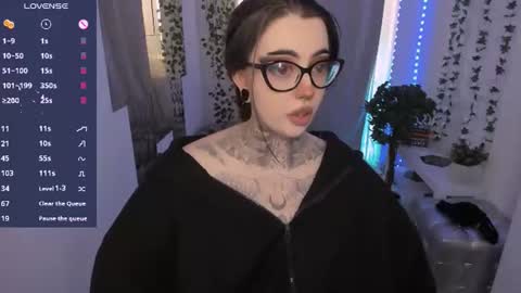 Snapshot of dixipixi_ chatting on 06/19/26, 06:29 dixipixi_ online show from 06/19/26, 06:29