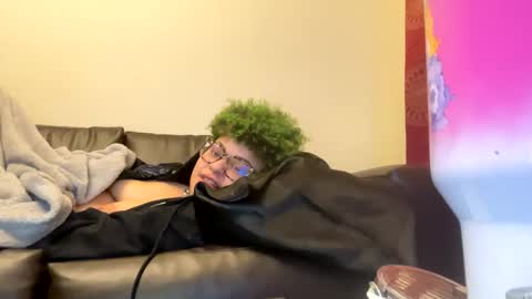 Snapshot of dizzinsweatyy chatting on 02/14/25, 08:10 dizzinsweatyy online show from 02/14/25, 08:10