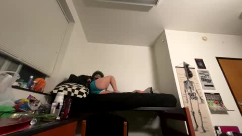 Snapshot of dizzinsweatyy chatting on 02/24/25, 01:13 dizzinsweatyy online show from 02/24/25, 01:13