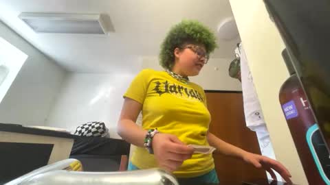 Snapshot of dizzinsweatyy chatting on 02/24/25, 04:15 dizzinsweatyy online show from 02/24/25, 04:15