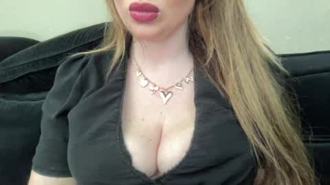 djelina940 online show from 08/08/26, 12:07