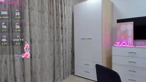 Snapshot of dkny_ chatting on 09/13/25, 06:51 Maddy online show from 09/13/25, 06:51